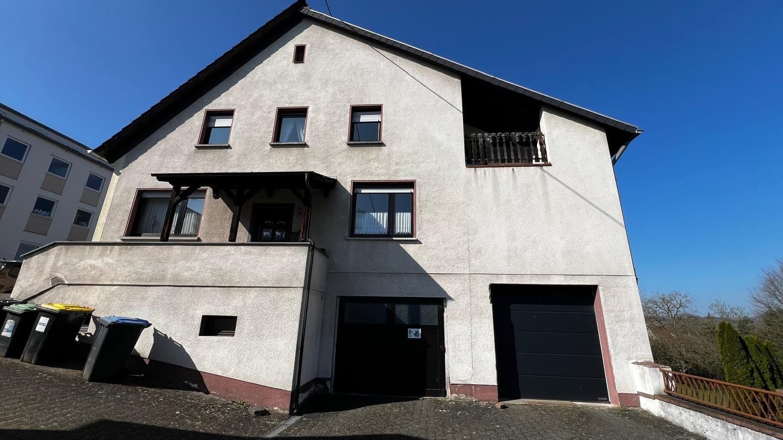 Gepflegtes Zweifamilienhaus in Neunkirchen-Wiebelskirchen — Bild 2