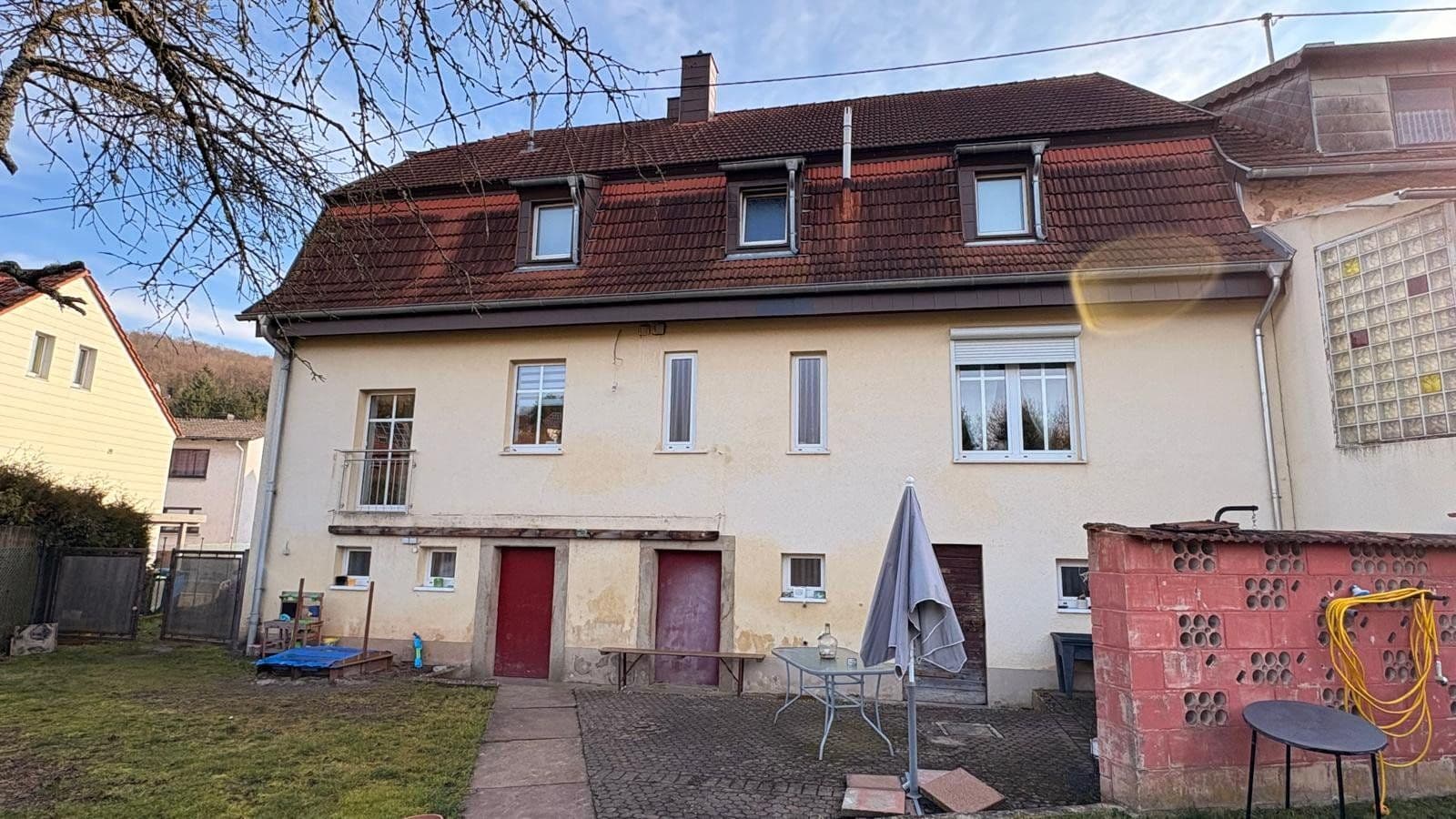 Gepflegtes Zweifamilienhaus in Hangard — Bild 3